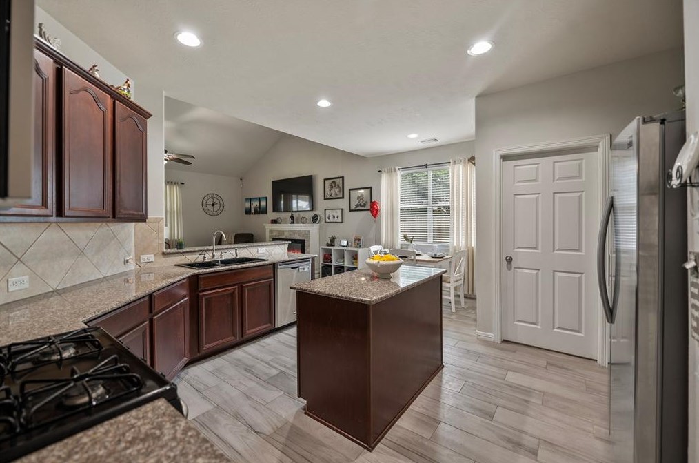 20027 Cape Clover Trl, Richmond TX  77407-4087 exterior