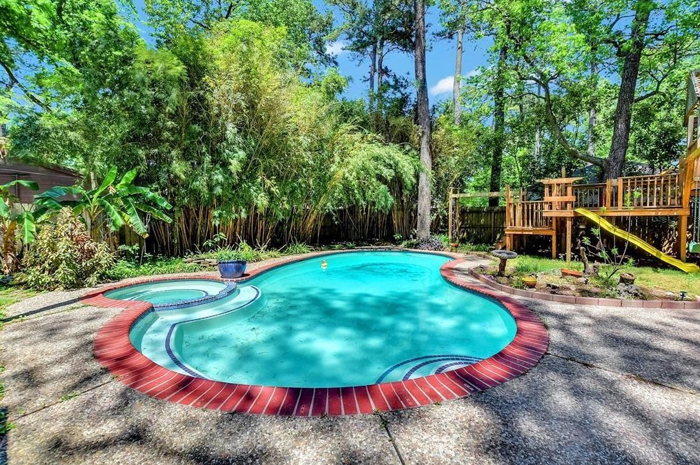 6602 Point Clear Dr, Houston TX  77069-3215 exterior