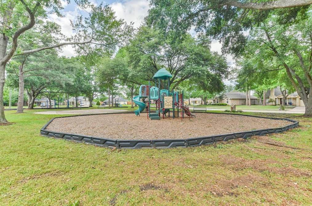 15851 Mdw Vlg Dr, Houston TX  77095-3718 exterior
