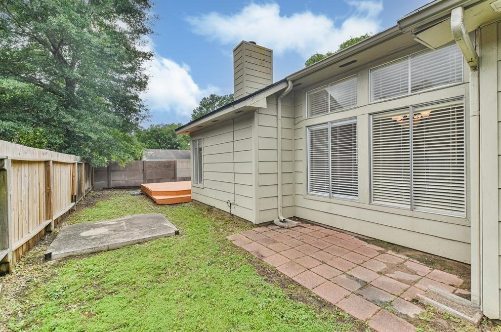 15851 Mdw Vlg Dr, Houston TX  77095-3718 exterior