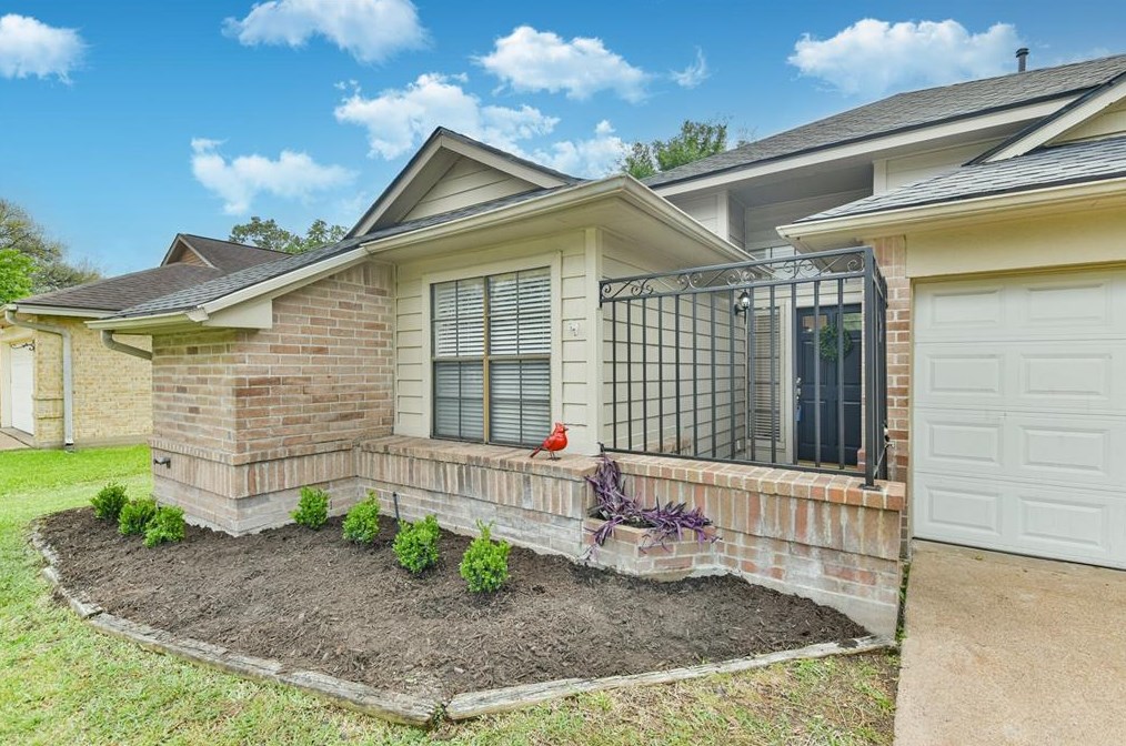 15851 Mdw Vlg Dr, Houston TX  77095-3718 exterior