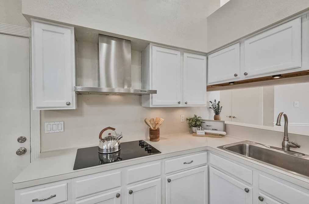 15851 Mdw Vlg Dr, Houston TX  77095-3718 exterior