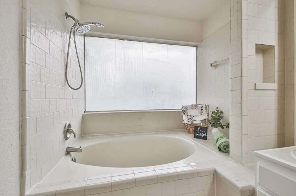 15851 Mdw Vlg Dr, Houston TX  77095-3718 exterior
