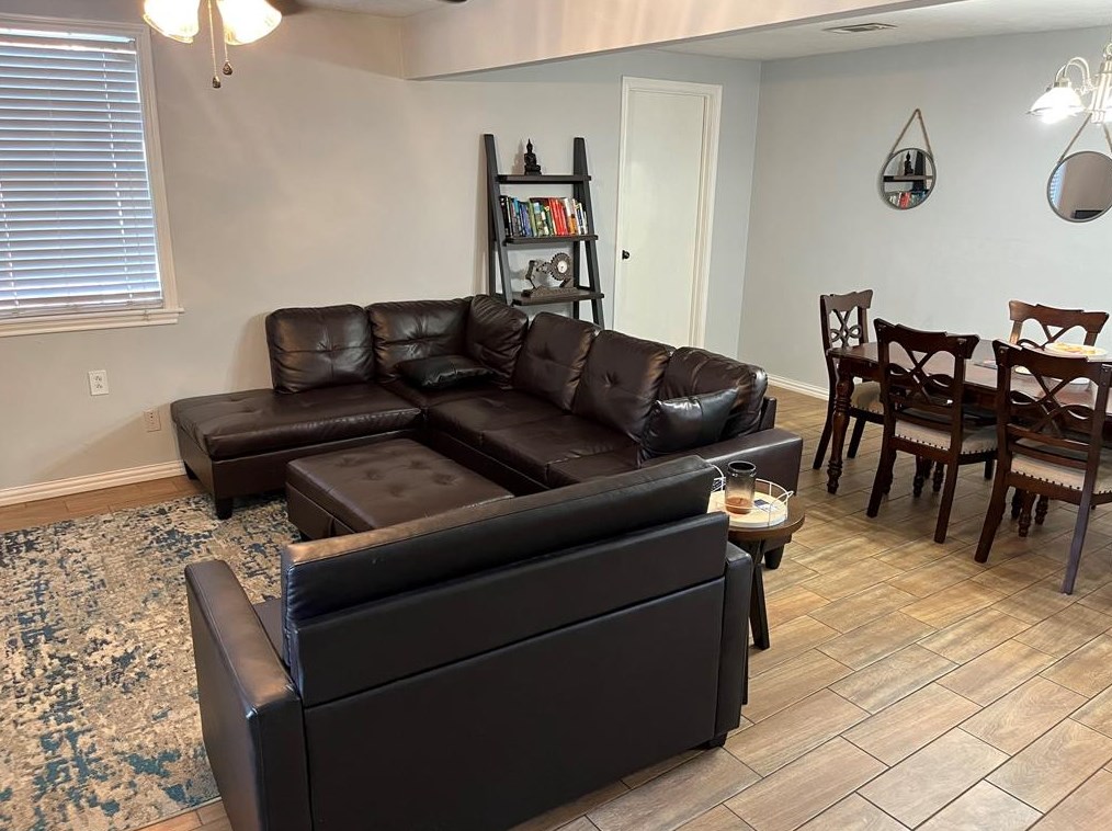 305 Lockwood Dr, Houston TX  77011-2141 exterior