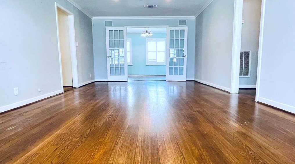 1434 Glourie Dr, Houston TX  77055-3404 exterior