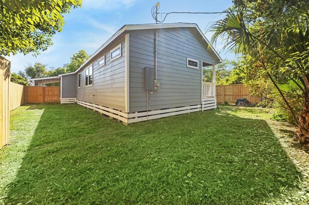 1505 Walton, Houston TX  77009-2523 exterior