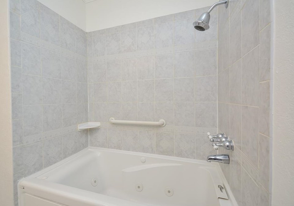 10711 Sagebluff Dr, Houston TX  77089-2908 exterior