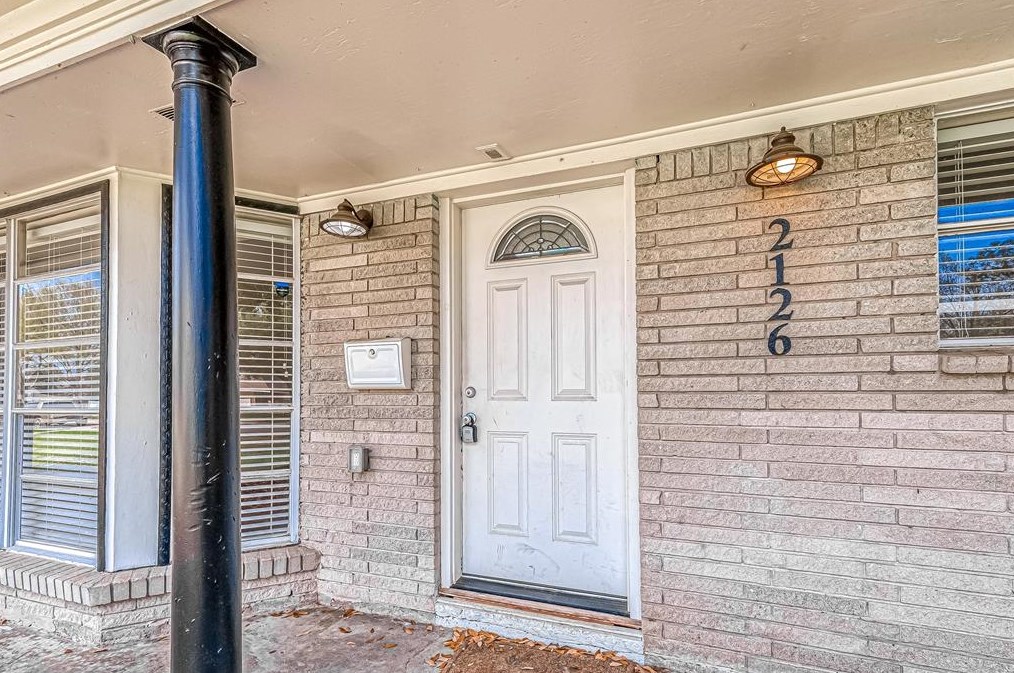 2126 Counter Point Dr, Houston TX  77055-1708 exterior