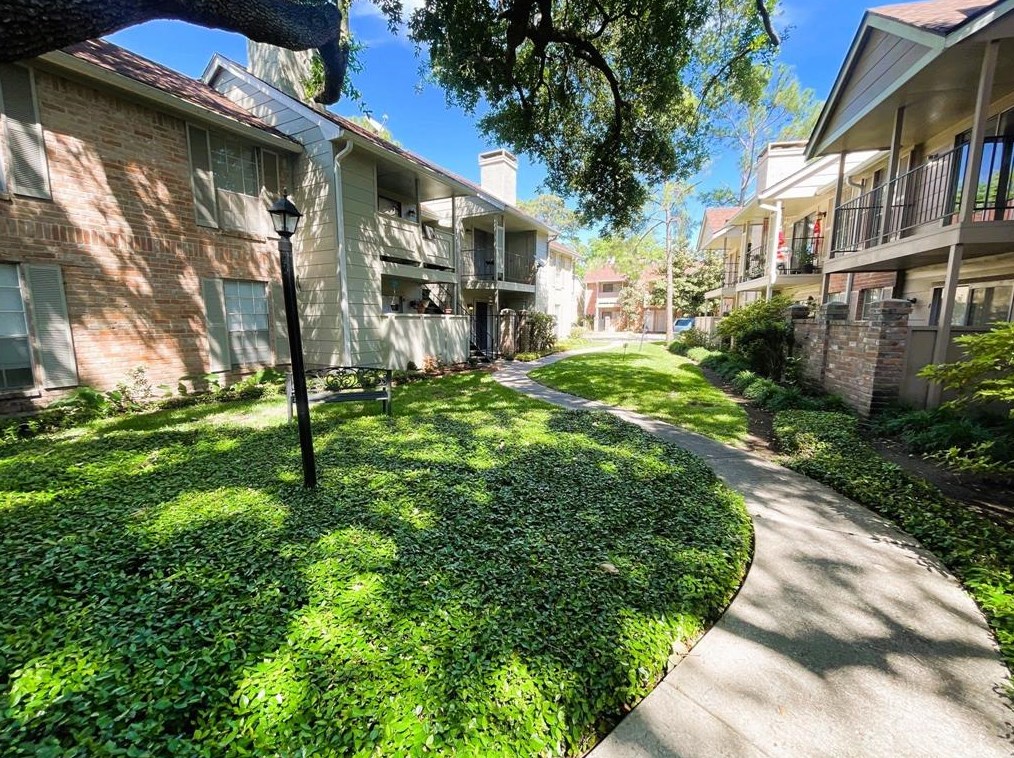 2800 Jeanetta St, Houston TX  77063-4049 exterior