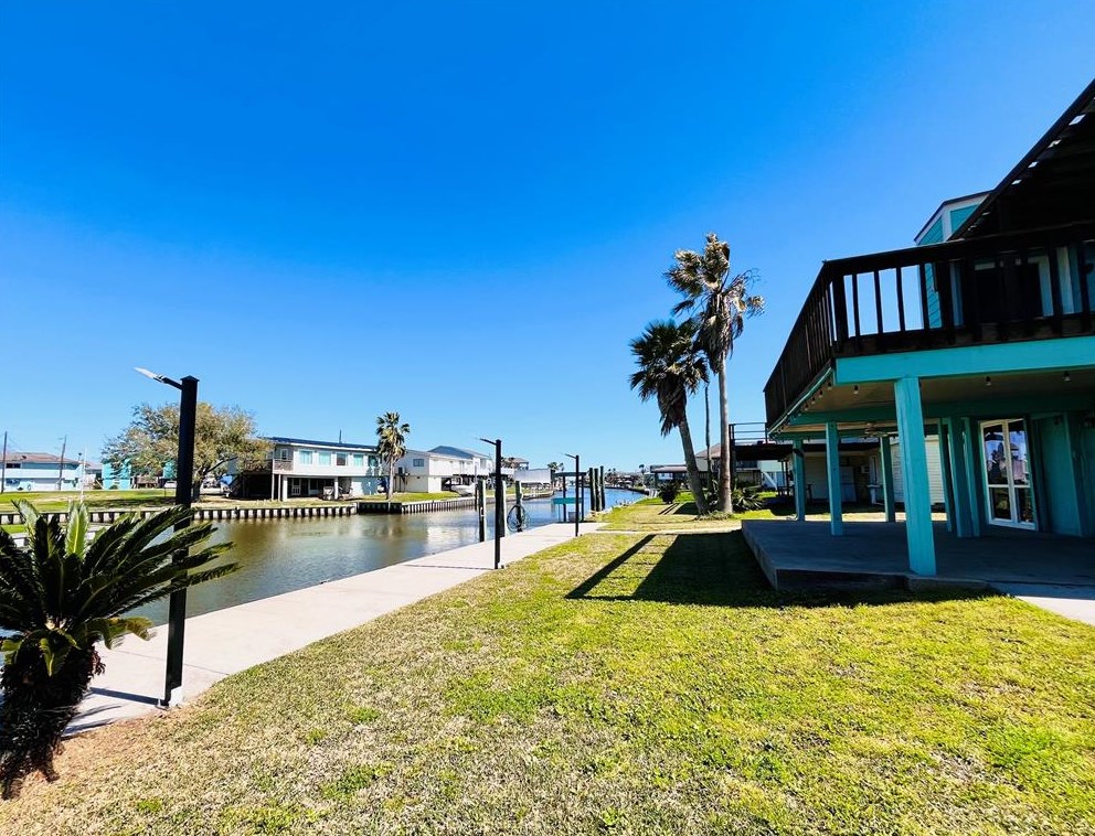 1537 Blue Water, Jones Creek TX  77541-8492 exterior