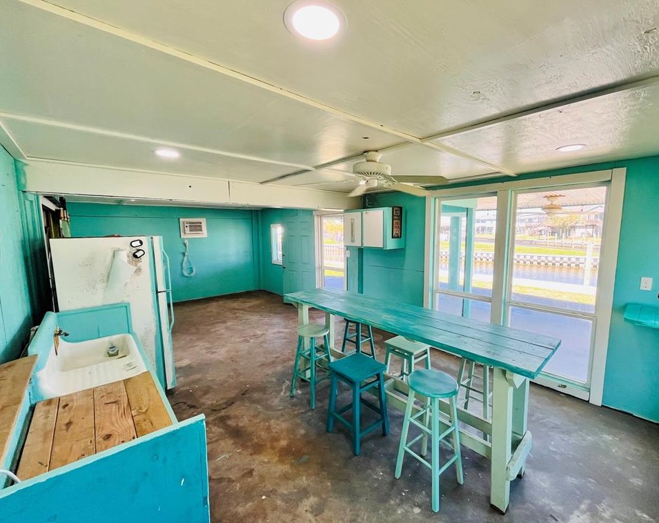 1537 Blue Water, Jones Creek TX  77541-8492 exterior