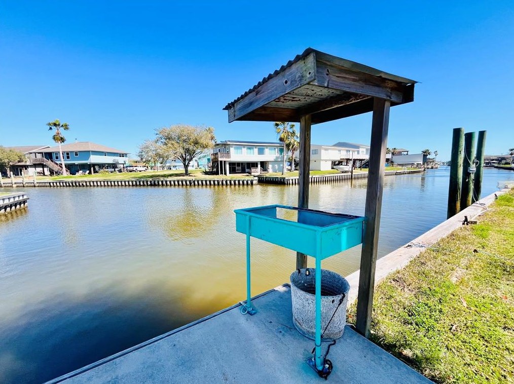 1537 Blue Water, Jones Creek TX  77541-8492 exterior