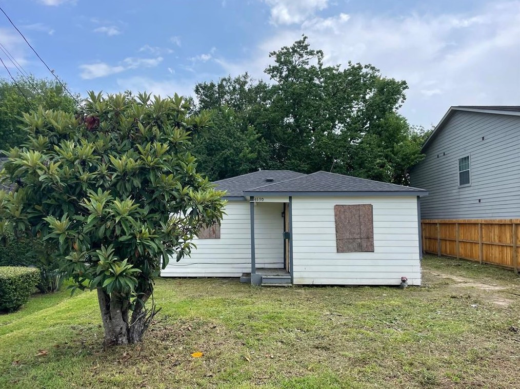 4630 Larkspur St, Houston TX  77051-2730 exterior
