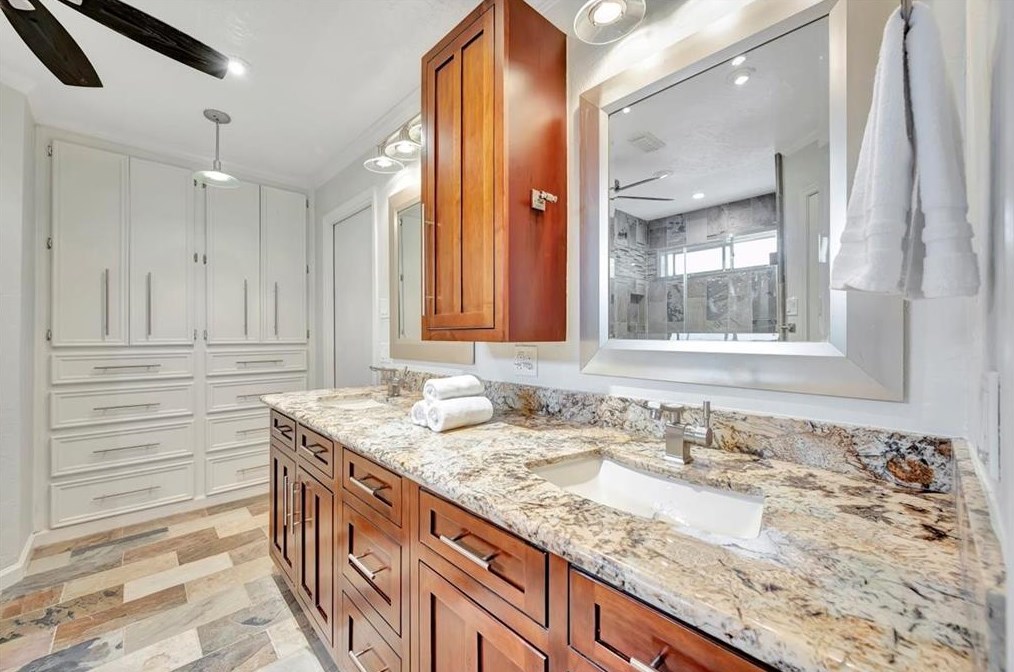 3811 Glenmeade Dr, Houston TX  77059-6004 exterior