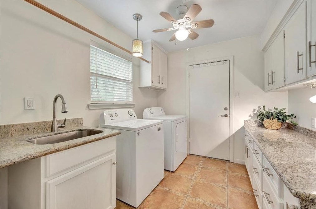 3811 Glenmeade Dr, Houston TX  77059-6004 exterior