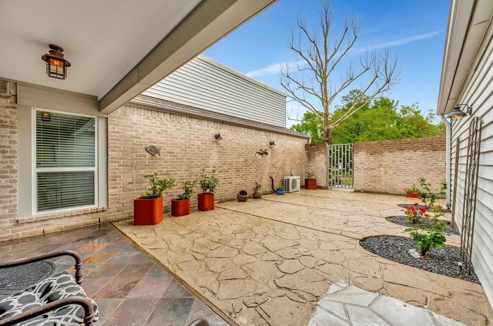 3811 Glenmeade Dr, Houston TX  77059-6004 exterior
