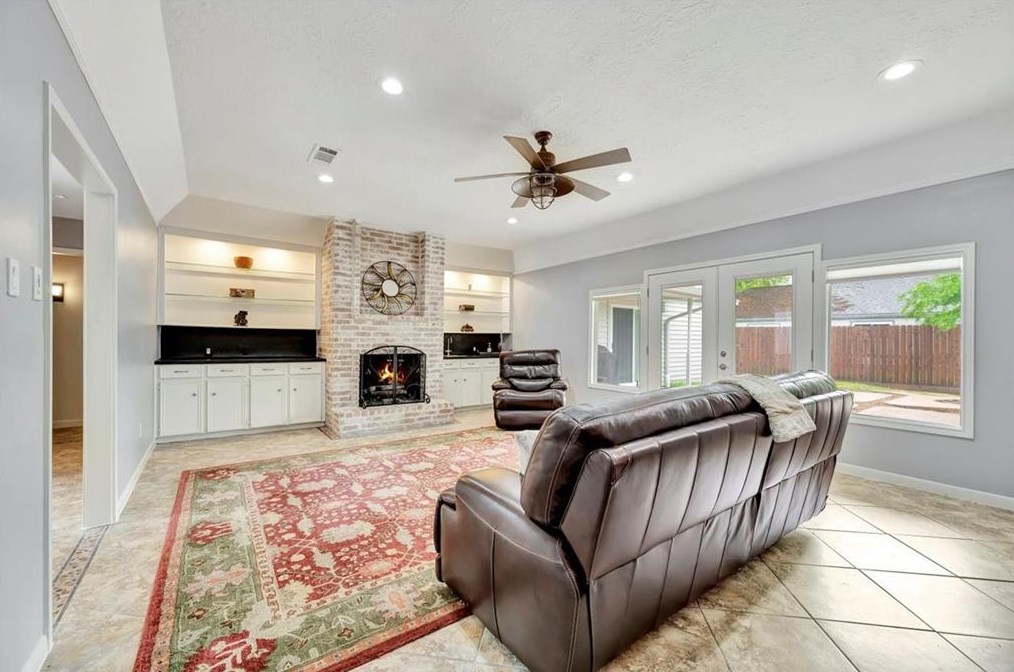 3811 Glenmeade Dr, Houston TX  77059-6004 exterior