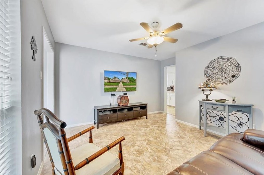 3811 Glenmeade Dr, Houston TX  77059-6004 exterior