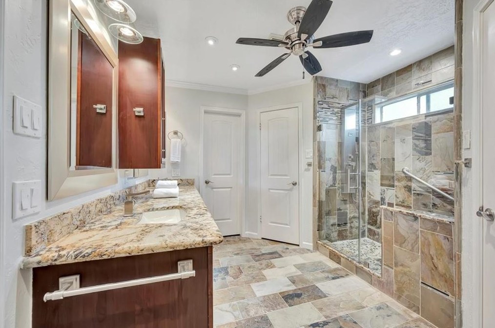 3811 Glenmeade Dr, Houston TX  77059-6004 exterior
