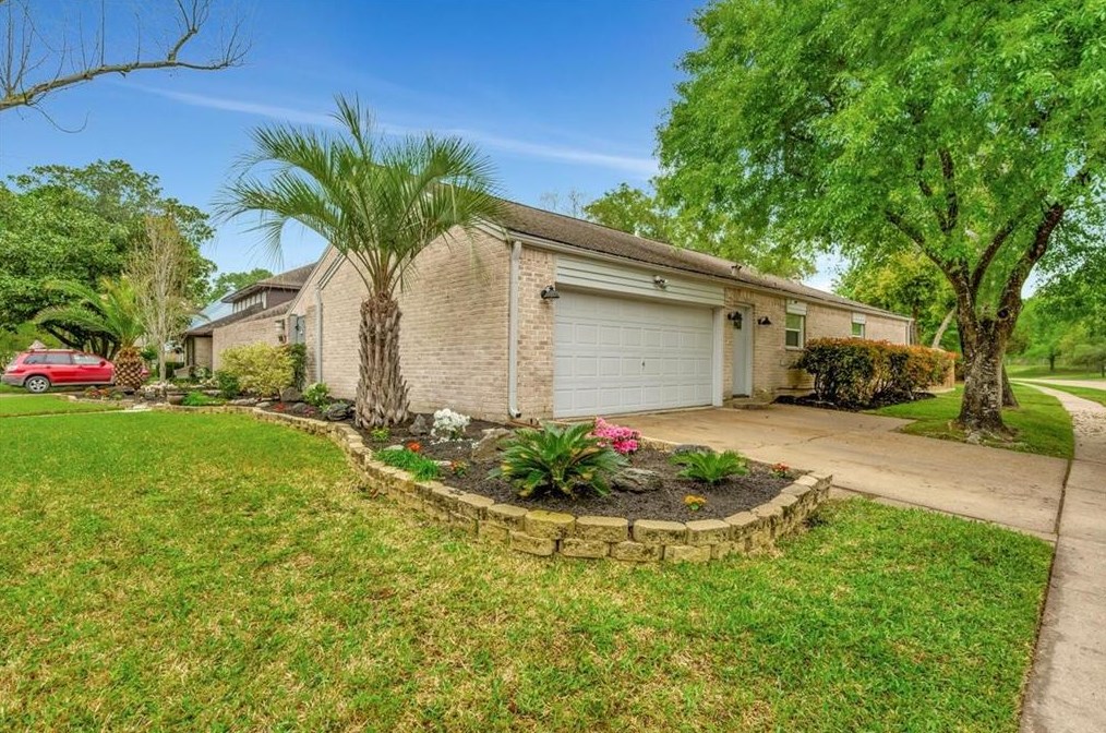 3811 Glenmeade Dr, Houston TX  77059-6004 exterior