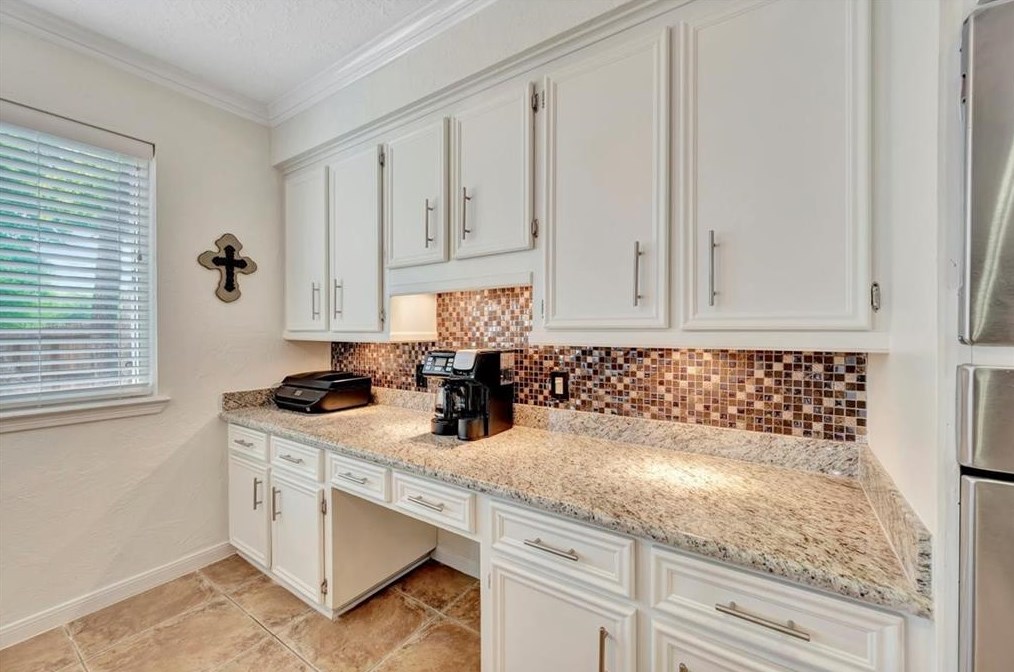 3811 Glenmeade Dr, Houston TX  77059-6004 exterior