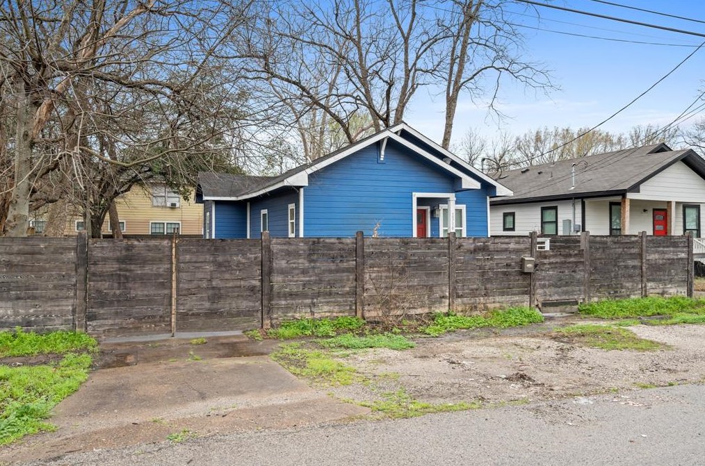 2310 Lee St, Houston TX  77026-6820 exterior