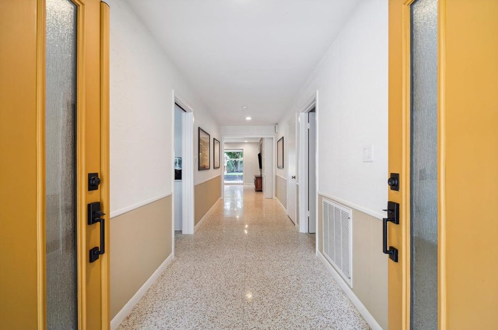 3542 Sun Vly Dr, Houston TX  77025-4150 exterior
