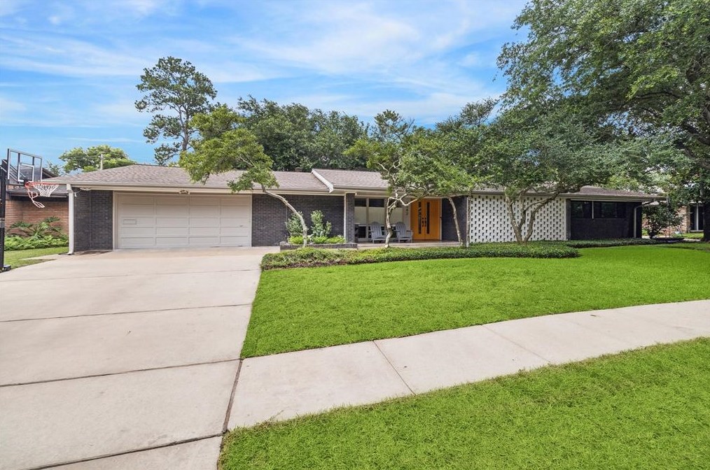 3542 Sun Valley Dr, Houston TX  77025-4146 exterior