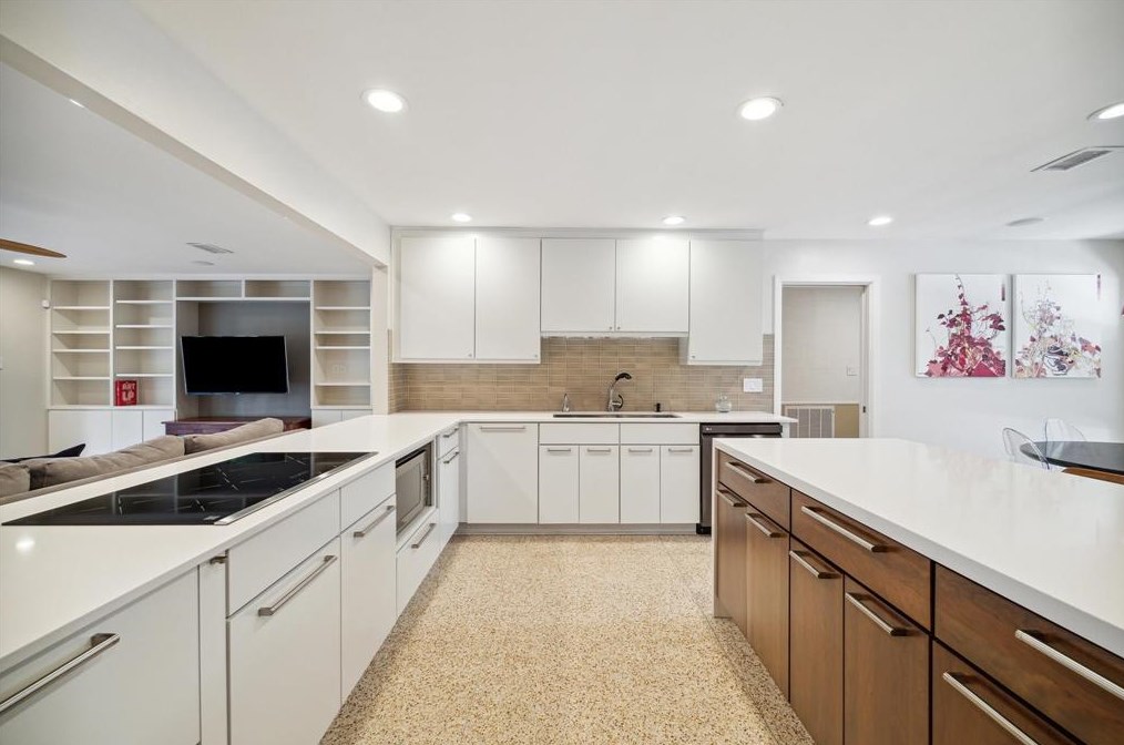 3542 Sun Vly Dr, Houston TX  77025-4150 exterior