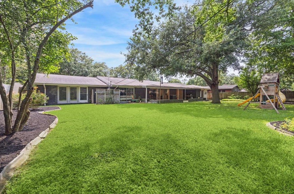 3542 Sun Vly Dr, Houston TX  77025-4150 exterior