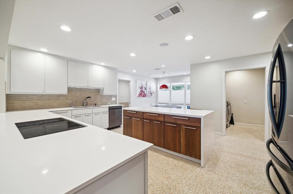 3542 Sun Vly Dr, Houston TX  77025-4150 exterior
