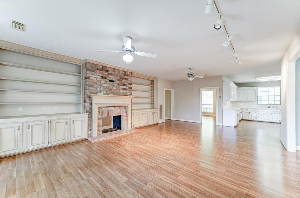 32711 Waltham Xing, Fulshear TX 77441-4205 exterior