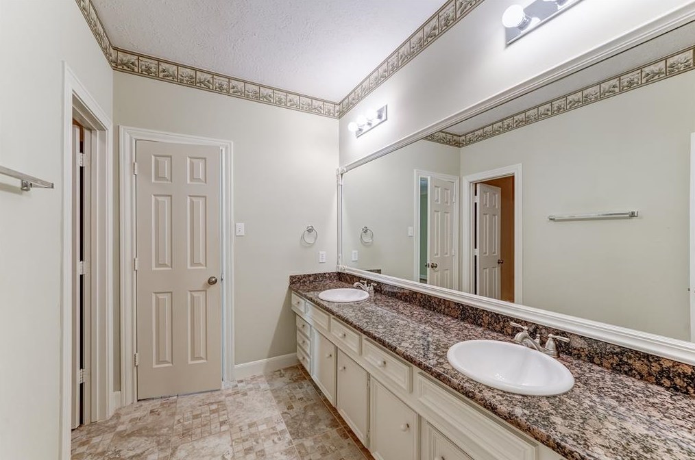 32711 Waltham Xing, Fulshear TX 77441-4205 exterior