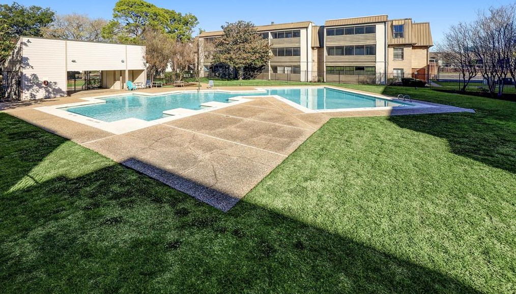 3085 Walnut Bend Ln, Houston TX  77042-6027 exterior
