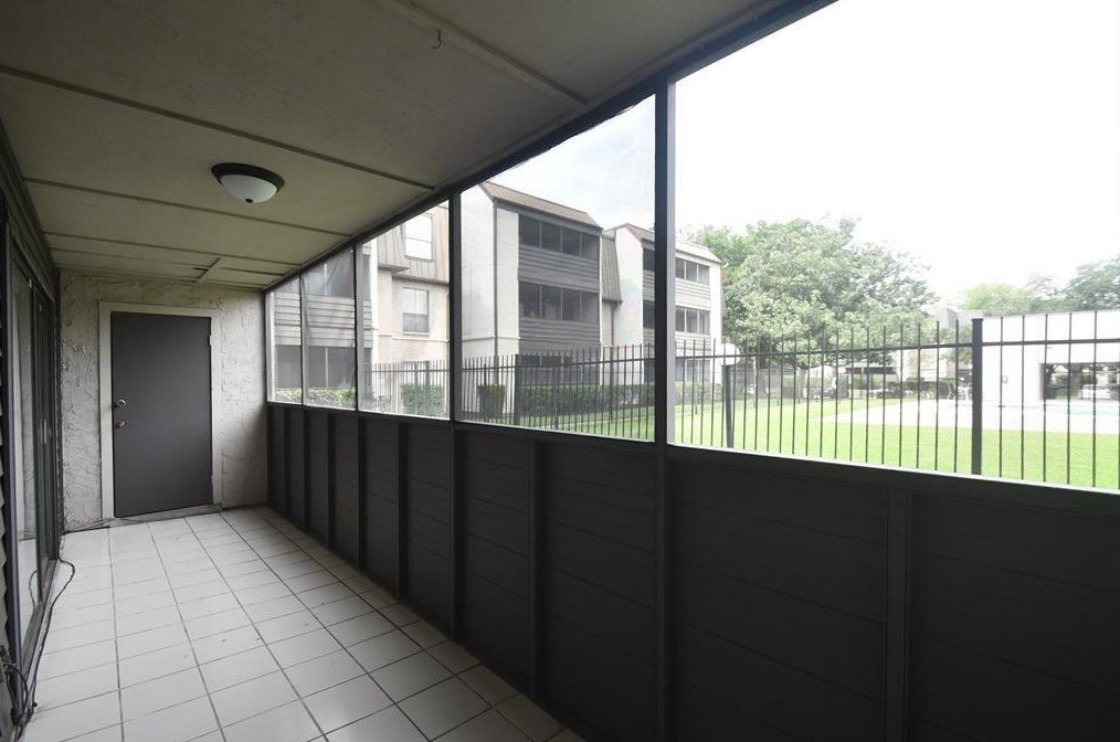 3045 Walnut Bend Ln, Houston TX  77042-6023 exterior