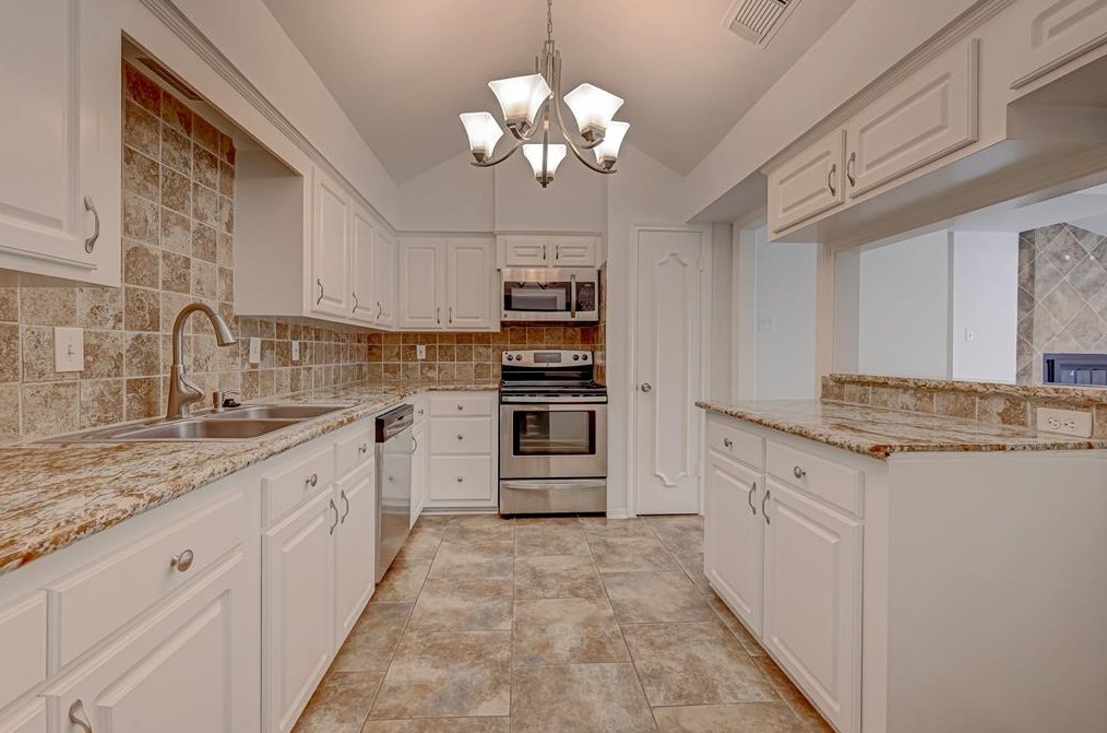 15006 Kimberley Ct, Houston TX 77079-5129 exterior