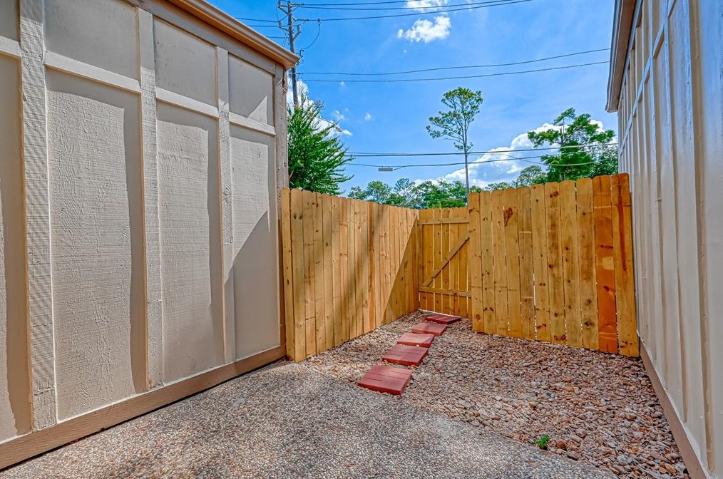 15006 Kimberley Ct, Houston TX 77079-5129 exterior