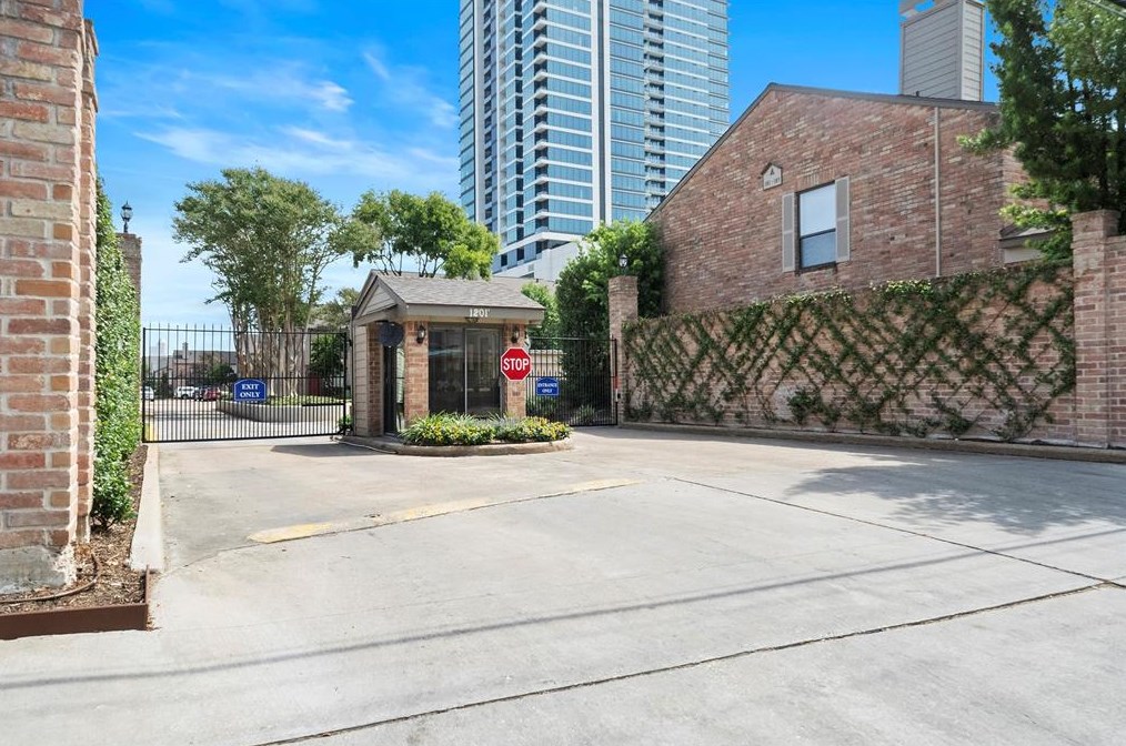 1201 Mcduffie St, Houston TX  77019-3617 exterior