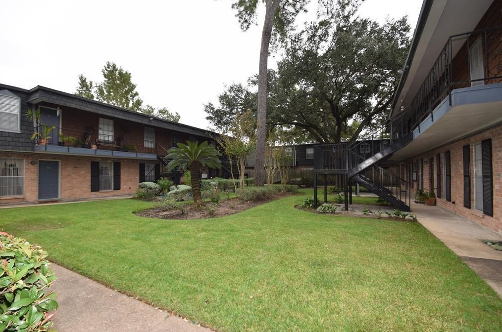 9009 Gaylord Dr, Houston TX  77024-2983 exterior
