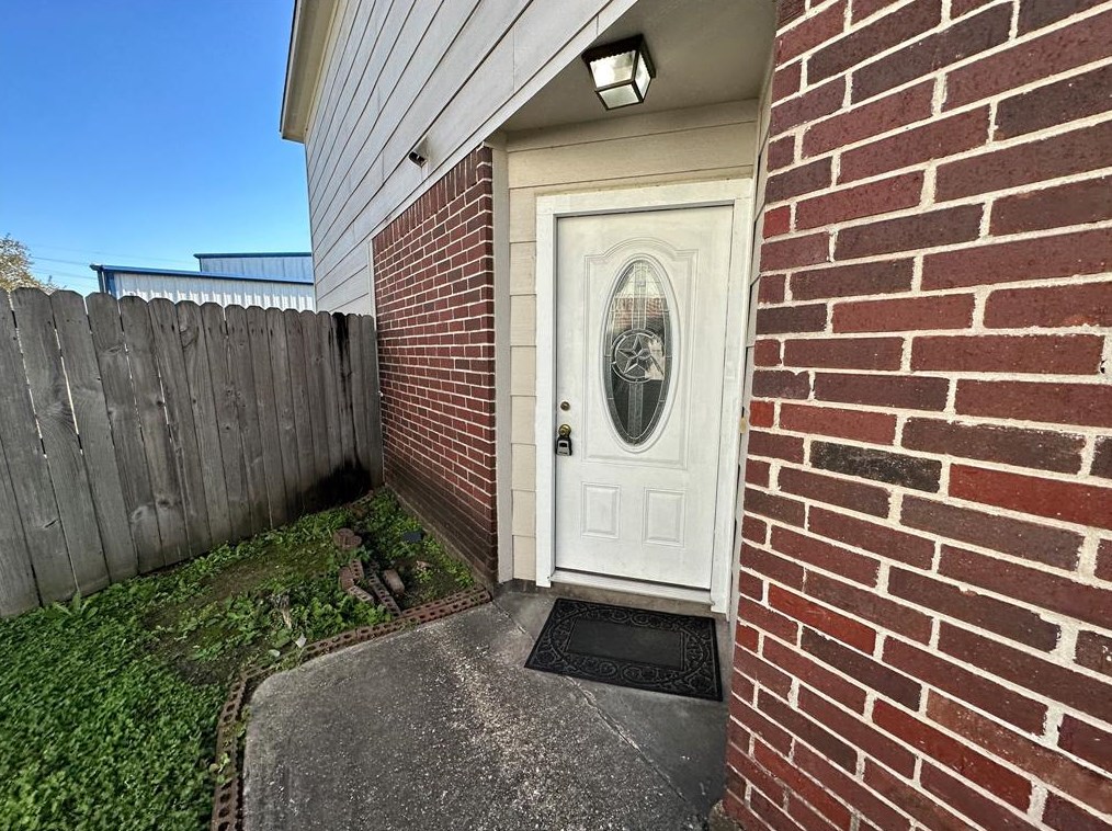 11802 Galwan Cir, Houston TX  77070-9202 exterior