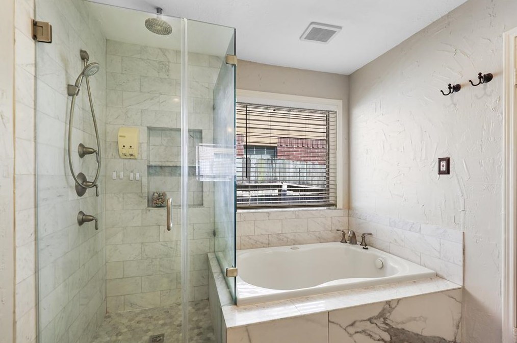 16918 Blue Mist Cir, Sugar Land TX  77498-4816 exterior