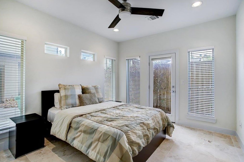 1803 Rosedale St, Houston TX  77004-5630 exterior