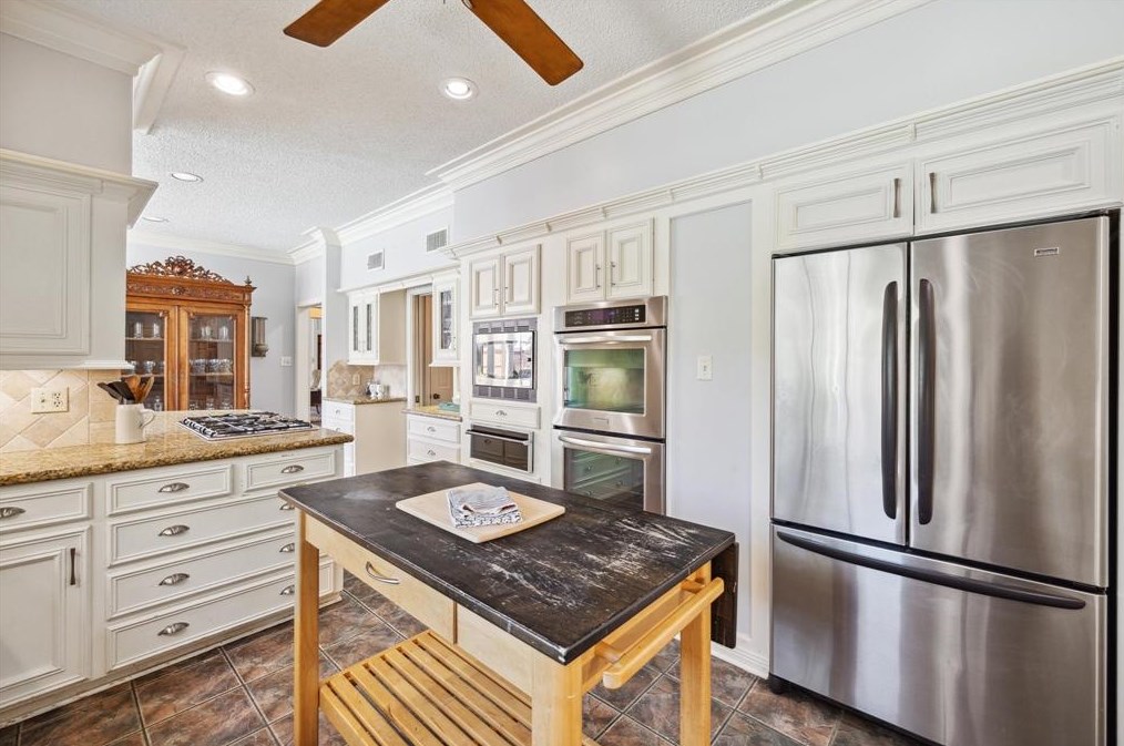 5430 Havenwoods Dr, Houston TX 77066-2522 exterior