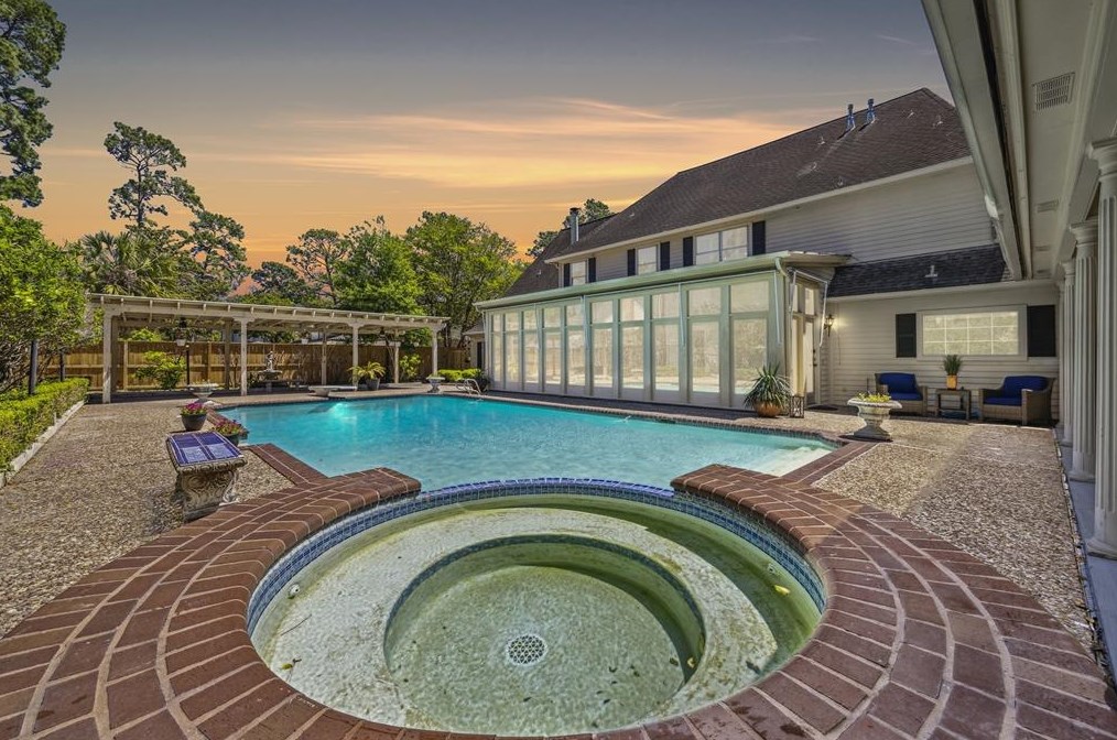 5430 Havenwoods Dr, Houston TX 77066-2522 exterior