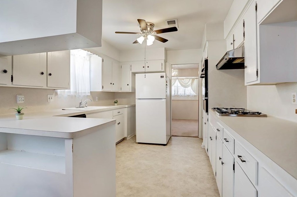 5615 Yarwell Dr, Houston TX  77096-3921 exterior