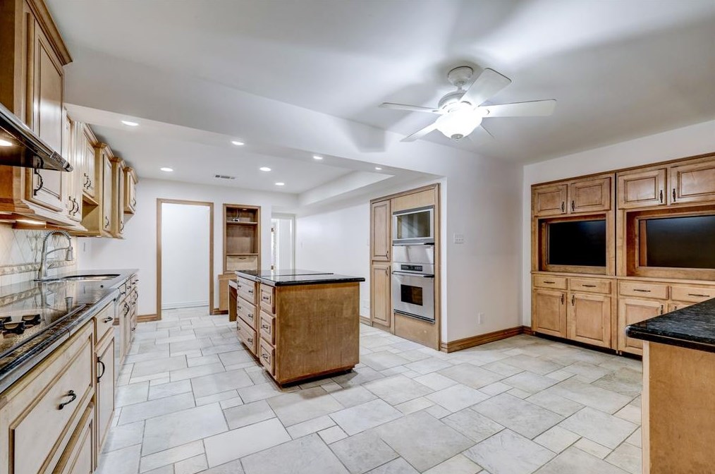 4720 Cashel Cir, Houston TX  77069-3504 exterior