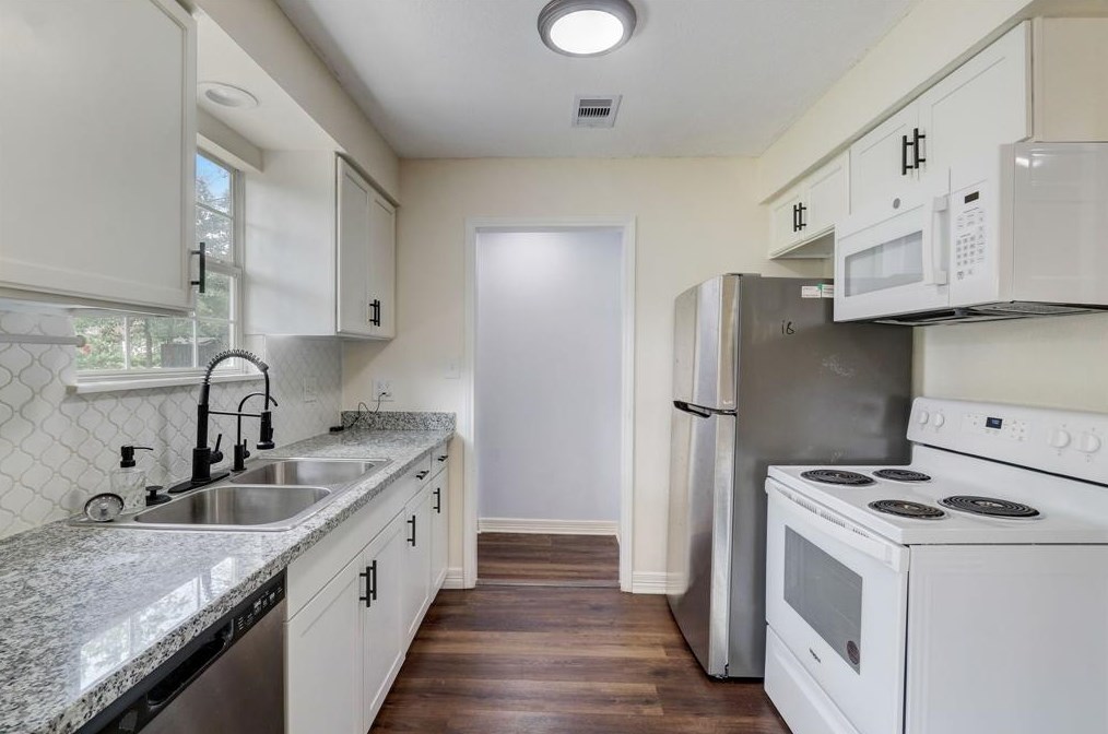 10413 Wolbrook, Houston TX  77016-3207 exterior