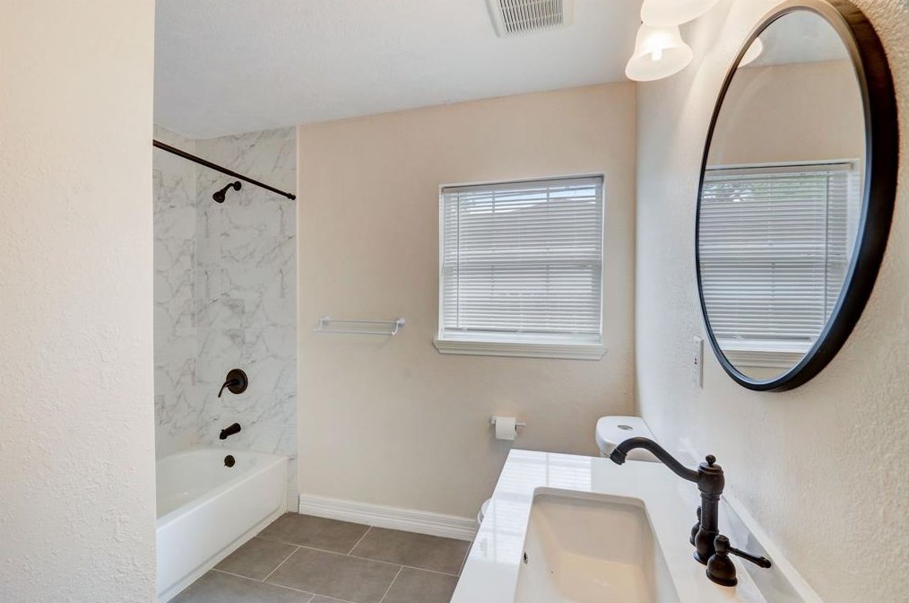 10413 Wolbrook, Houston TX  77016-3207 exterior