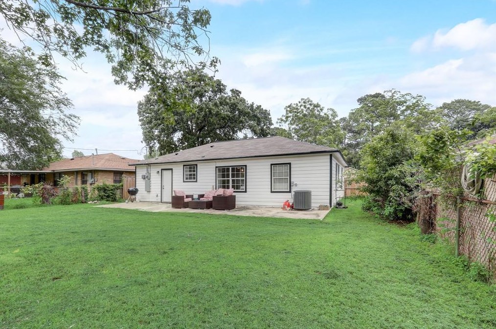 10413 Wolbrook, Houston TX  77016-3207 exterior