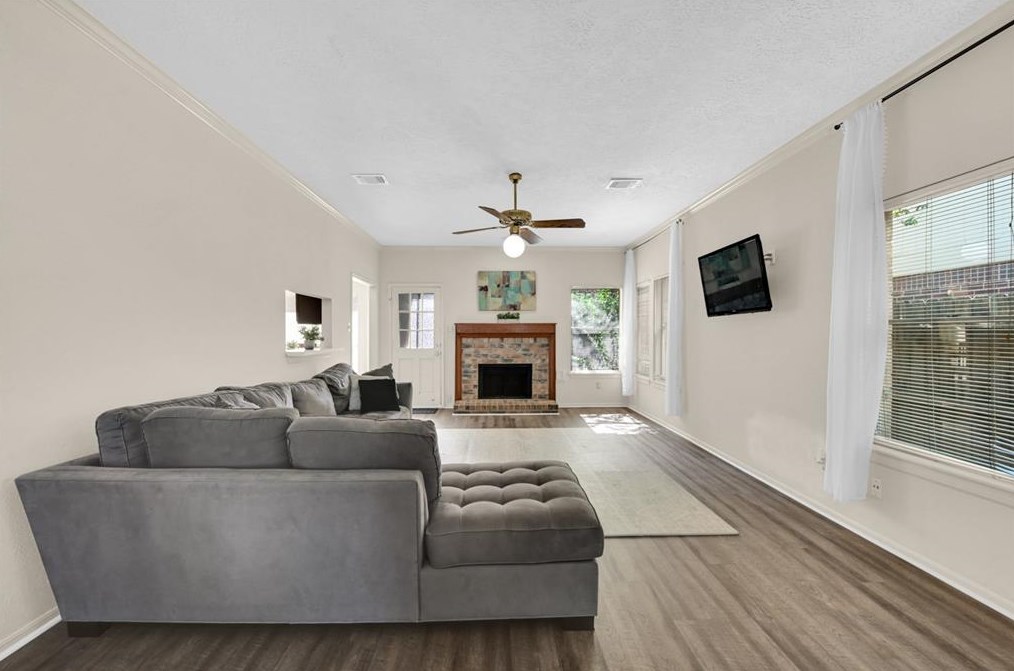 14615 Oak Chase Dr, Houston TX  77062-2212 exterior